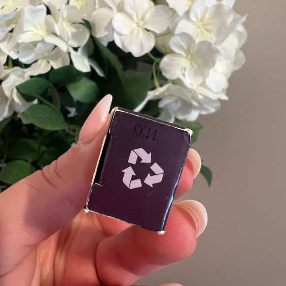 TARTE • MARACUJA JUICY GLOW HIGHLIGHTER • TOPAZ GLOW BRIGHTENER - Picture 2 of 7